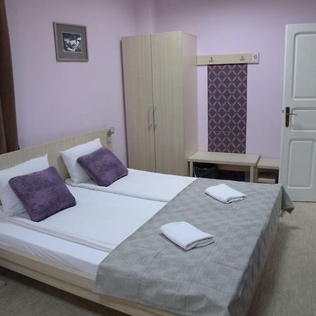 Guest House Golden Coin Nis Ngoại thất bức ảnh