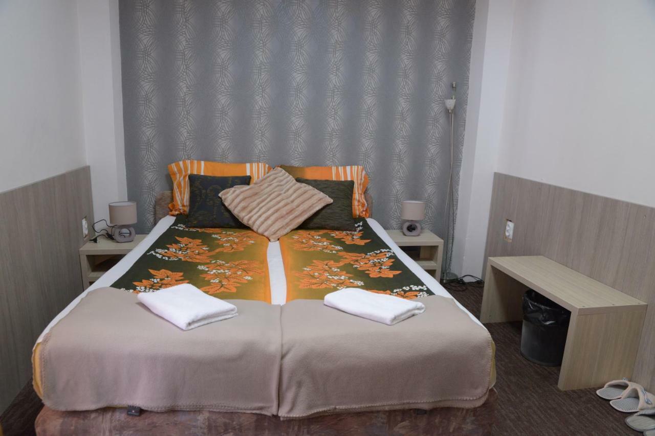 Guest House Golden Coin Nis Ngoại thất bức ảnh