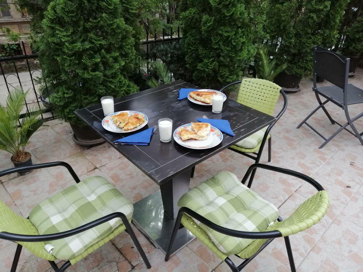 Guest House Golden Coin Nis Ngoại thất bức ảnh