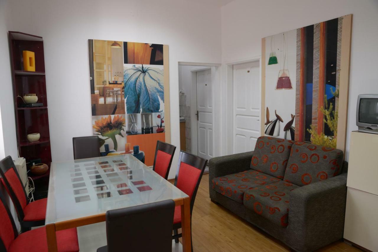 Guest House Golden Coin Nis Ngoại thất bức ảnh