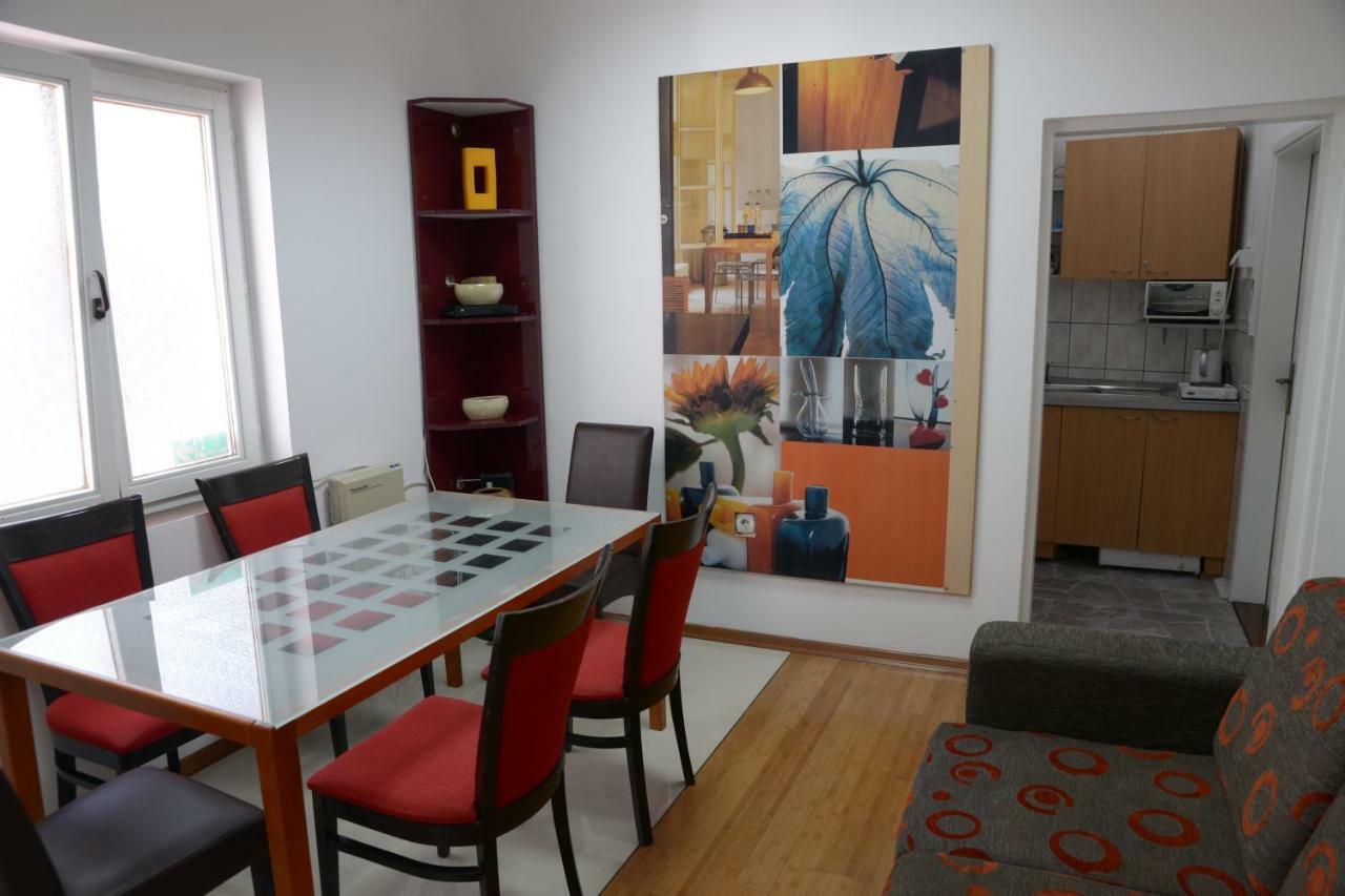 Guest House Golden Coin Nis Ngoại thất bức ảnh