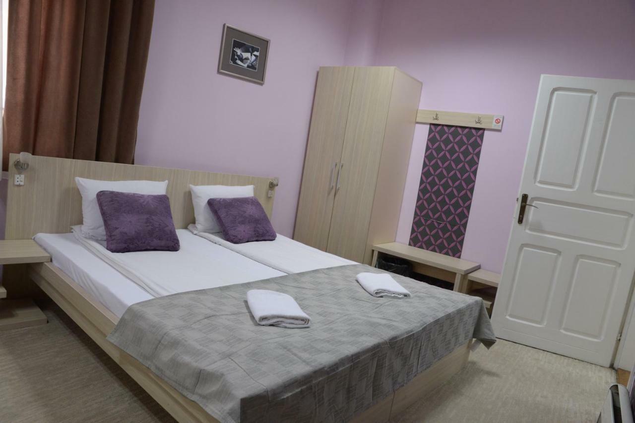 Guest House Golden Coin Nis Ngoại thất bức ảnh