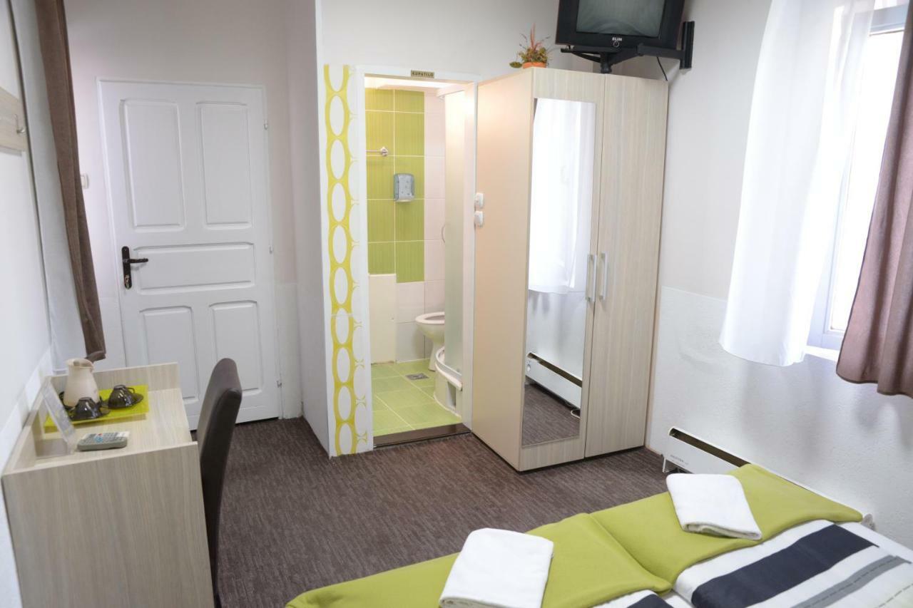 Guest House Golden Coin Nis Ngoại thất bức ảnh