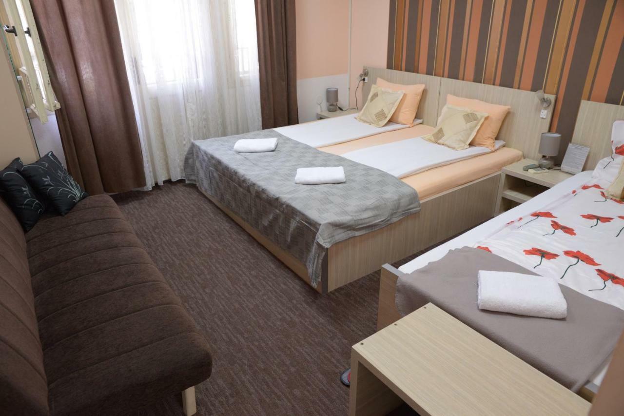 Guest House Golden Coin Nis Ngoại thất bức ảnh