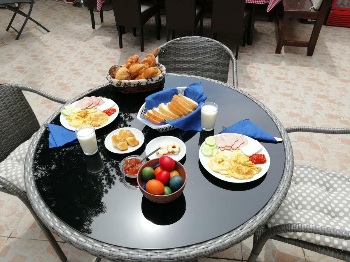 Guest House Golden Coin Nis Ngoại thất bức ảnh