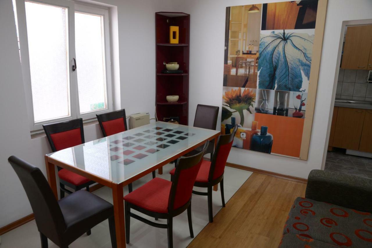 Guest House Golden Coin Nis Ngoại thất bức ảnh