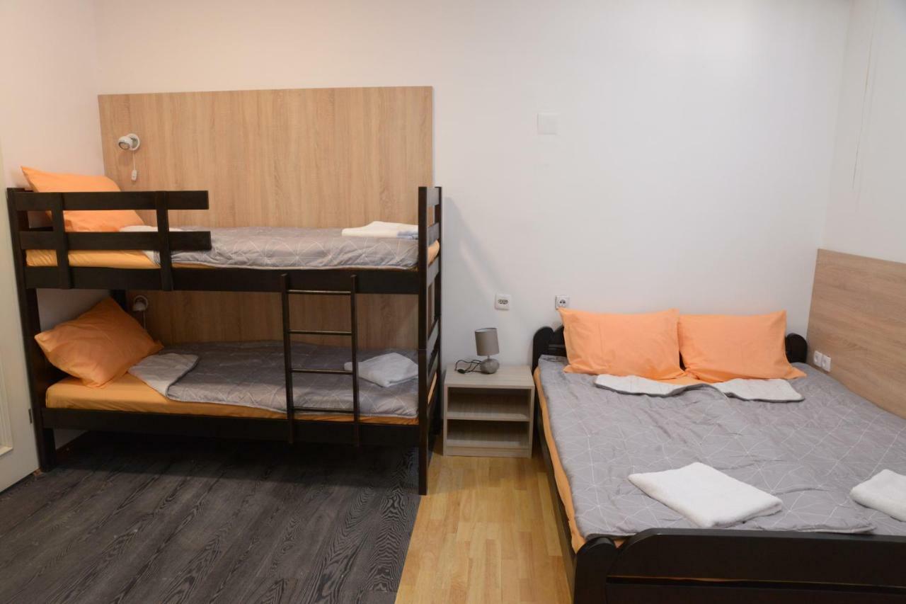 Guest House Golden Coin Nis Ngoại thất bức ảnh