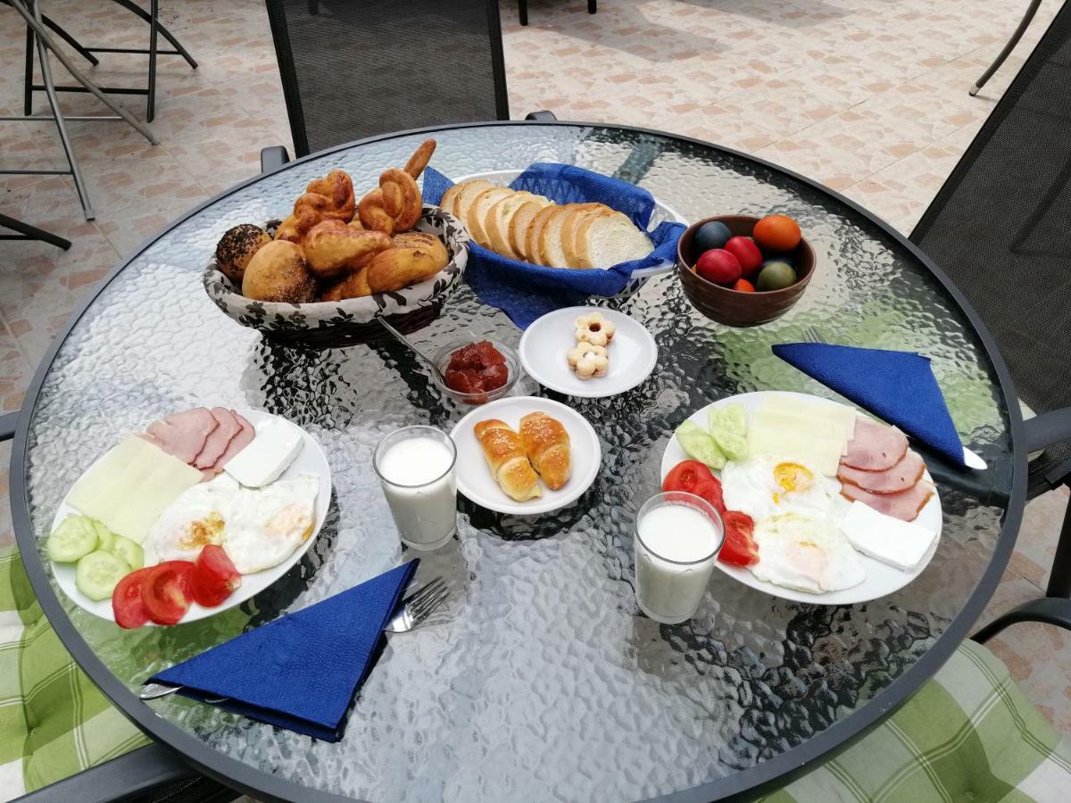 Guest House Golden Coin Nis Ngoại thất bức ảnh