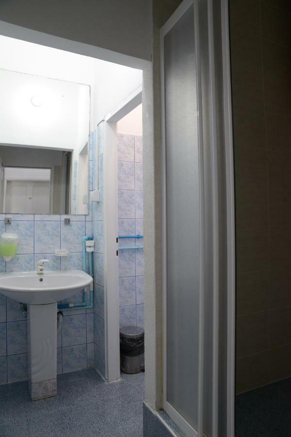 Guest House Golden Coin Nis Ngoại thất bức ảnh