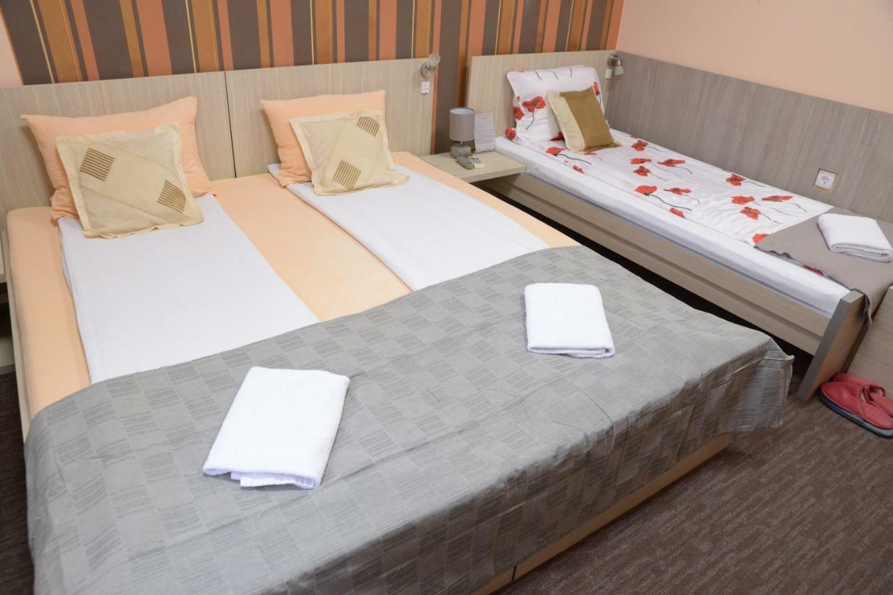 Guest House Golden Coin Nis Ngoại thất bức ảnh