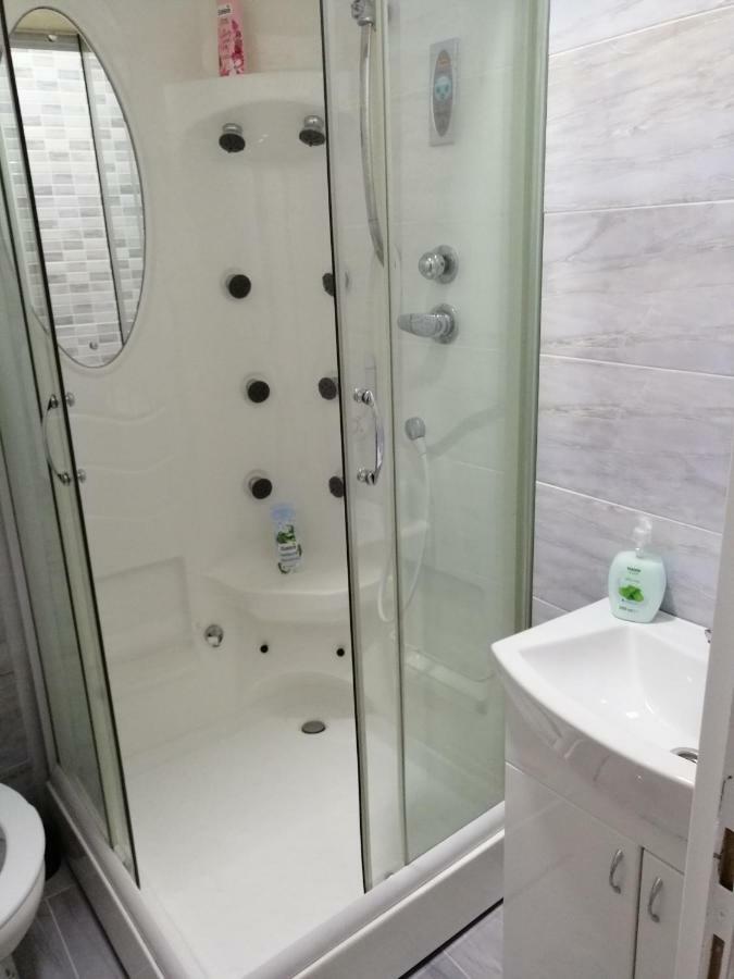 Guest House Golden Coin Nis Ngoại thất bức ảnh