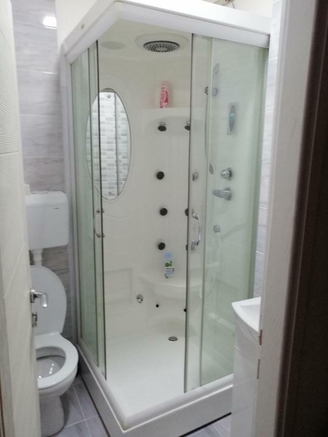 Guest House Golden Coin Nis Ngoại thất bức ảnh